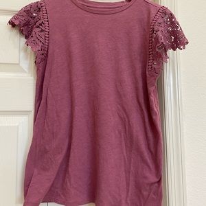 Pretty Loft top. Very good condition. Flutter sleeves. Never worn.